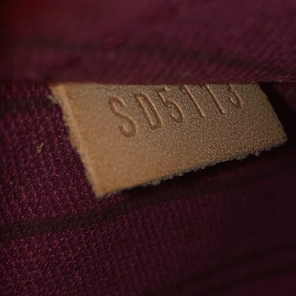 Louis Vuitton wristlet - Picture 11 of 11